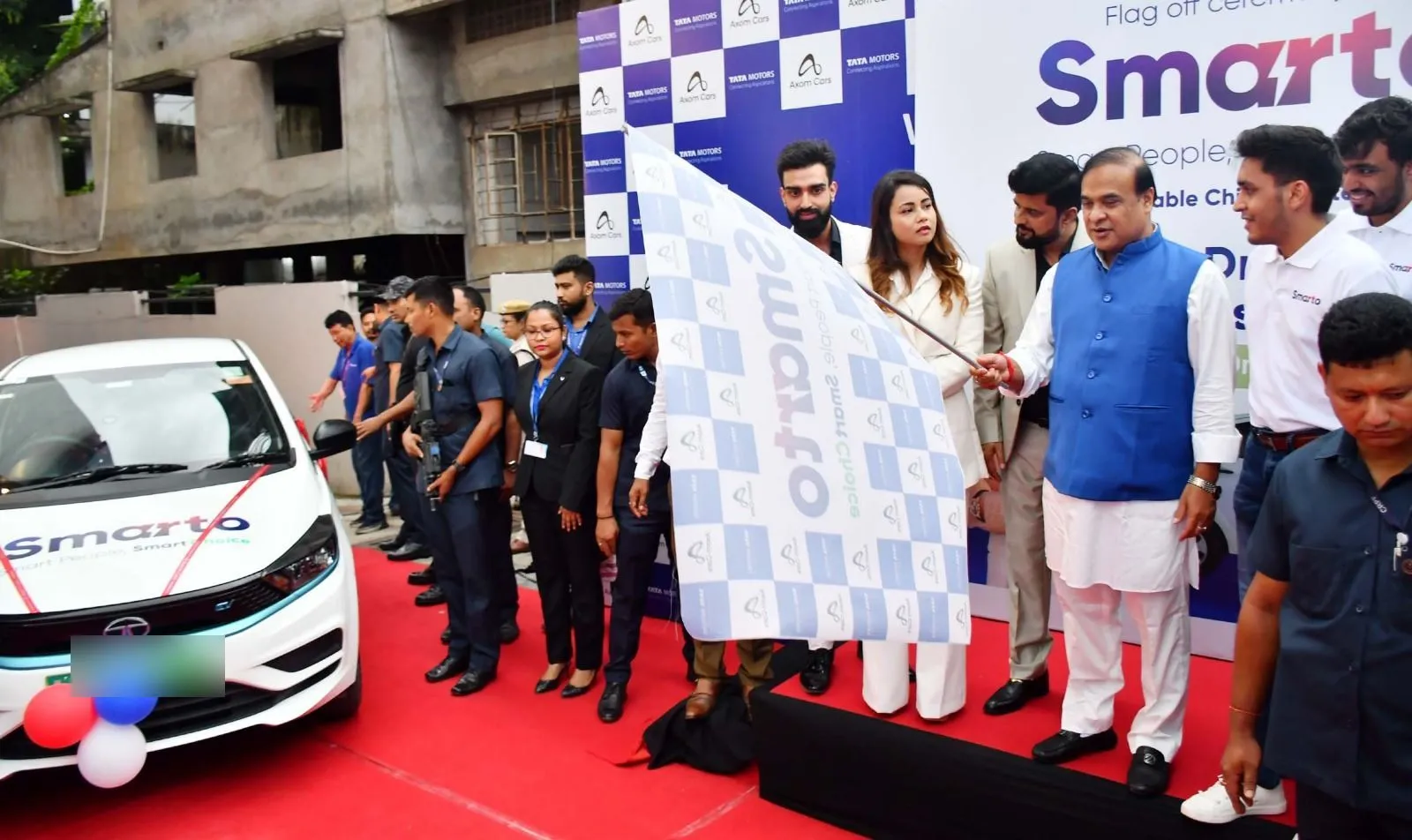 The Chief Minister of Assam, Dr. Himanta Biswa Sarma, waving the flag to start the first Smarto electric cabs on 2 July 2023